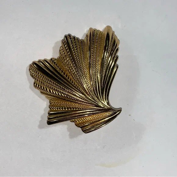 CHRISTIAN DIOR 14k gold plated STYLIZED FAN pin back BROOCH